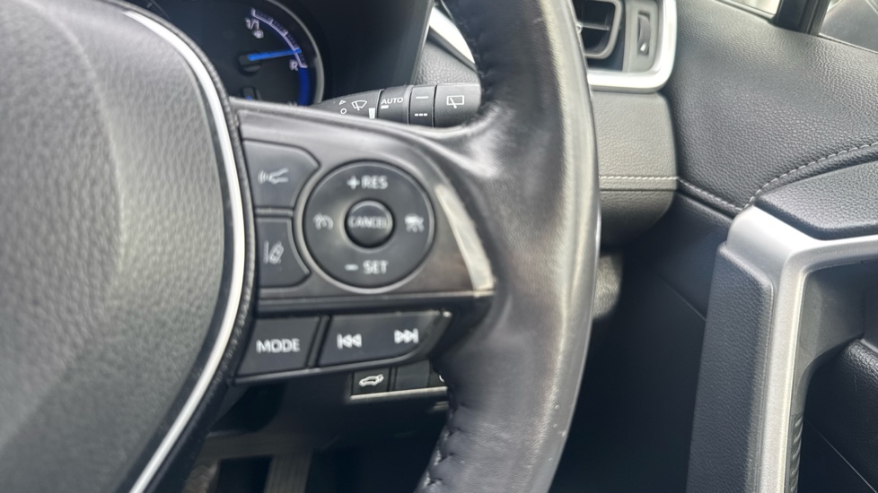 Toyota RAV4 2.5 VVT-i Hybrid Excel 5dr CVT Hybrid Estate - Image 32