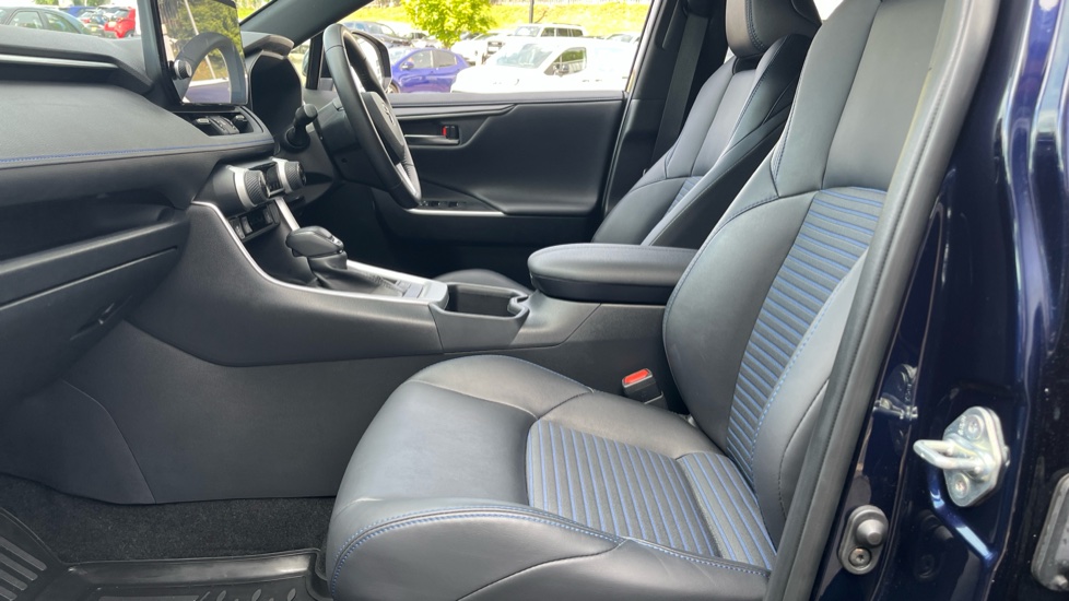 Toyota RAV4 2.5 VVT-i Hybrid Dynamic 5dr CVT 2WD Hybrid Estate - Image 5