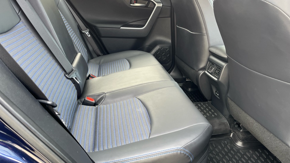 Toyota RAV4 2.5 VVT-i Hybrid Dynamic 5dr CVT 2WD Hybrid Estate - Image 8
