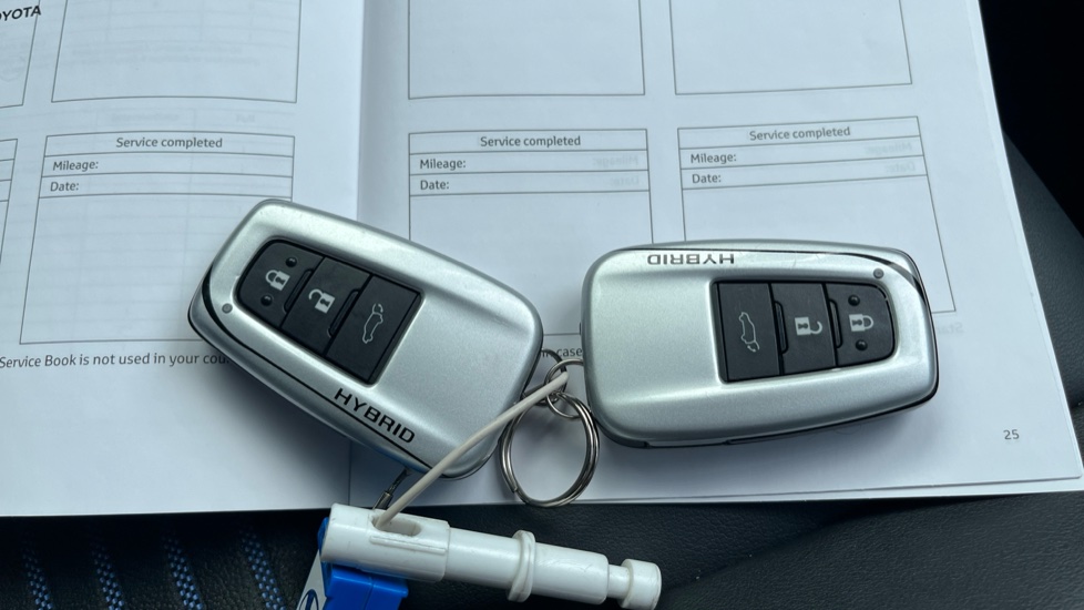 Toyota RAV4 2.5 VVT-i Hybrid Dynamic 5dr CVT 2WD Hybrid Estate - Image 28