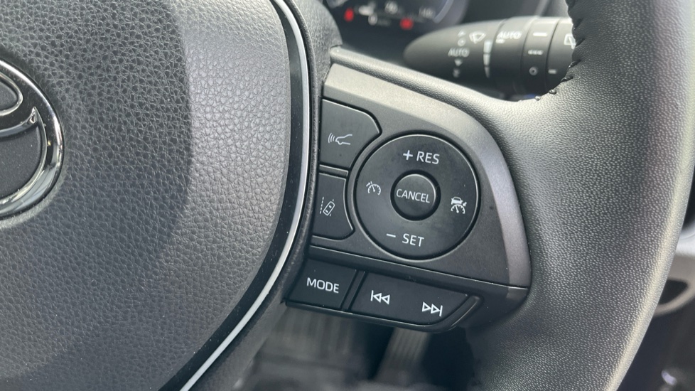 Toyota RAV4 2.5 VVT-i Hybrid Dynamic 5dr CVT 2WD Hybrid Estate - Image 30