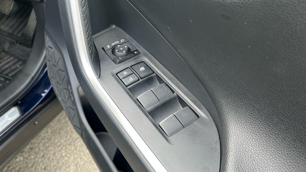 Toyota RAV4 2.5 VVT-i Hybrid Dynamic 5dr CVT 2WD Hybrid Estate - Image 31