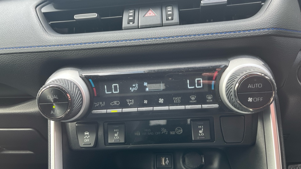 Toyota RAV4 2.5 VVT-i Hybrid Dynamic 5dr CVT 2WD Hybrid Estate - Image 36