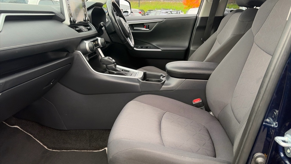 Toyota RAV4 2.5 VVT-i Hybrid Design 5dr CVT 2WD Hybrid Estate - Image 5