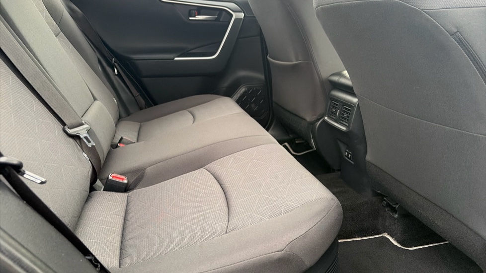 Toyota RAV4 2.5 VVT-i Hybrid Design 5dr CVT 2WD Hybrid Estate - Image 8