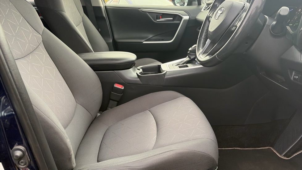 Toyota RAV4 2.5 VVT-i Hybrid Design 5dr CVT 2WD Hybrid Estate - Image 12