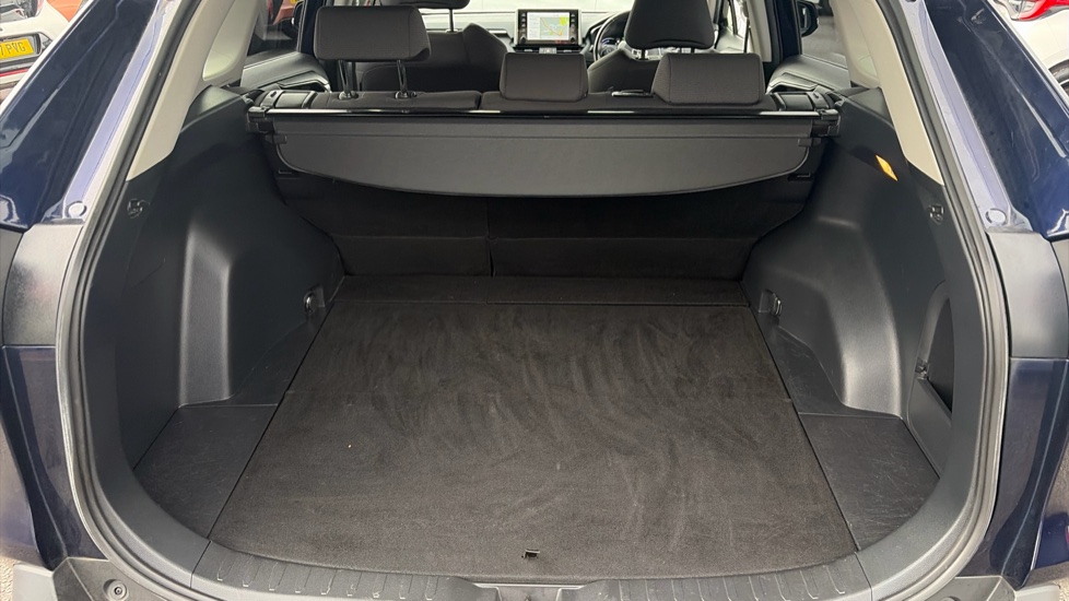 Toyota RAV4 2.5 VVT-i Hybrid Design 5dr CVT 2WD Hybrid Estate - Image 13