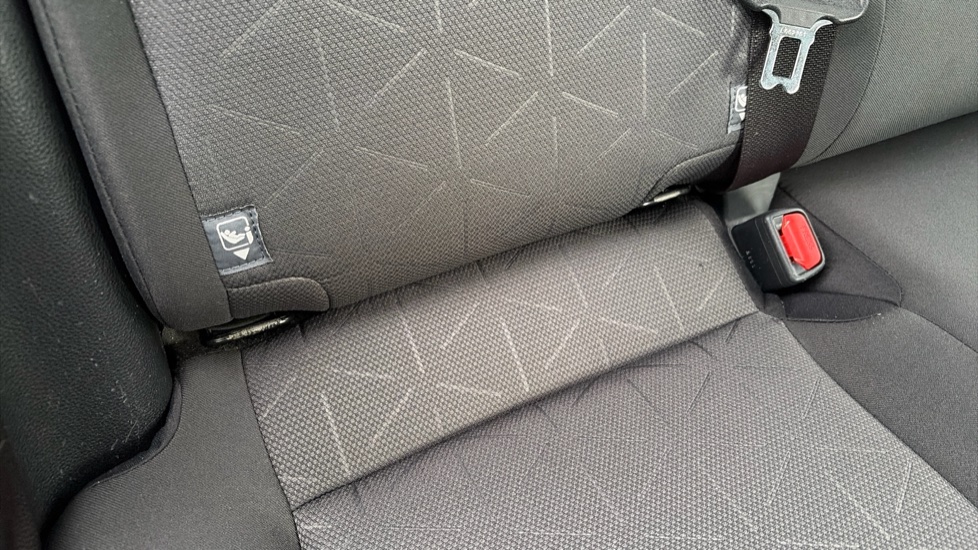 Toyota RAV4 2.5 VVT-i Hybrid Design 5dr CVT 2WD Hybrid Estate - Image 14