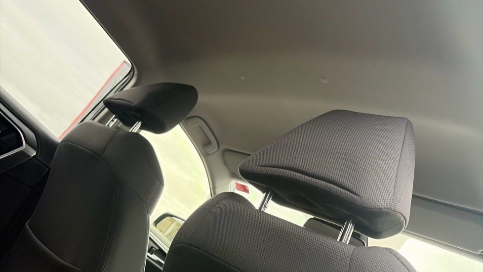 Toyota RAV4 2.5 VVT-i Hybrid Design 5dr CVT 2WD Hybrid Estate - Image 19