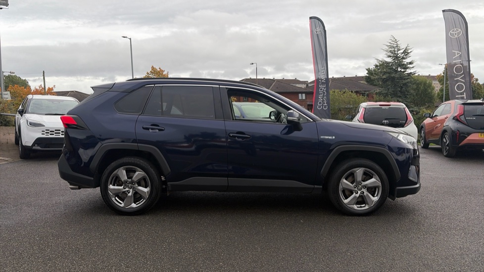 Toyota RAV4 2.5 VVT-i Hybrid Design 5dr CVT 2WD Hybrid Estate - Image 23
