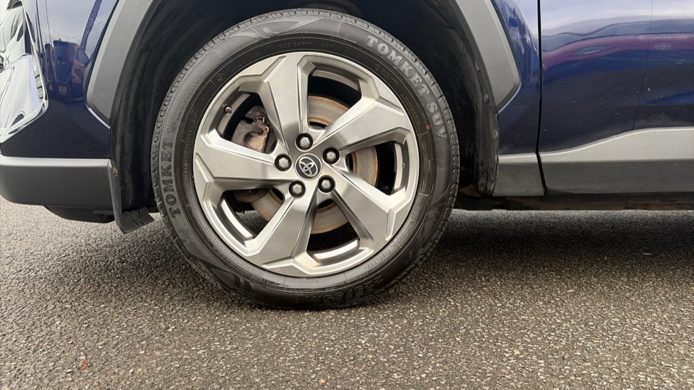 Toyota RAV4 2.5 VVT-i Hybrid Design 5dr CVT 2WD Hybrid Estate - Image 25