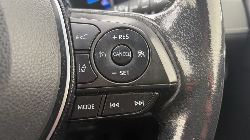 Toyota RAV4 2.5 VVT-i Hybrid Design 5dr CVT 2WD Hybrid Estate - Image 30