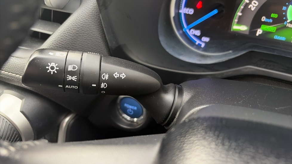 Toyota RAV4 2.5 VVT-i Hybrid Design 5dr CVT 2WD Hybrid Estate - Image 33