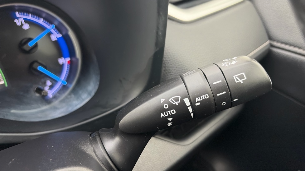 Toyota RAV4 2.5 VVT-i Hybrid Design 5dr CVT 2WD Hybrid Estate - Image 34