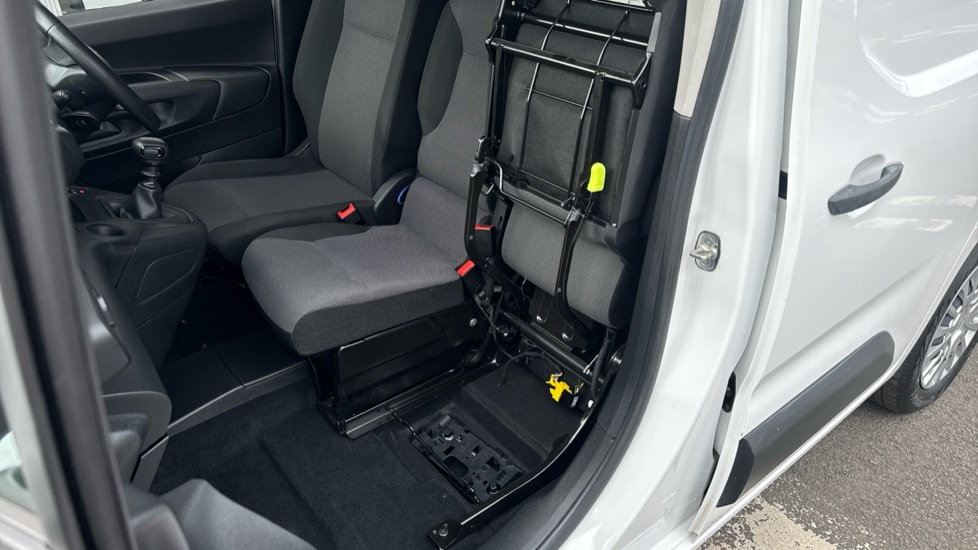Toyota Proace City L1 Diesel 1.5D 100 Icon Van [6 Speed] - Image 38