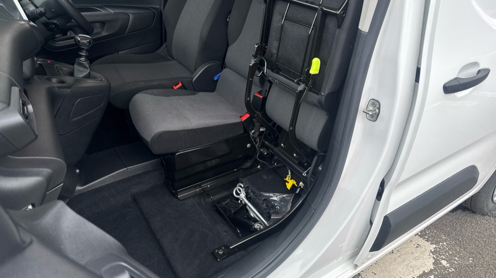 Toyota Proace City L1 Diesel 1.5D 100 Icon Van [6 Speed] - Image 38