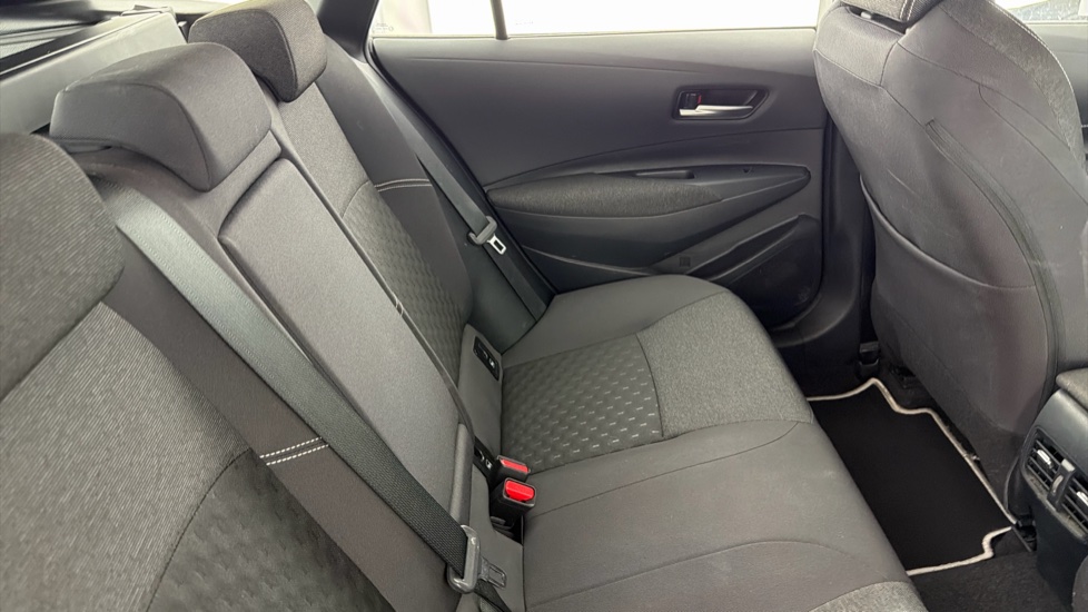Toyota Corolla 1.8 VVT-i Hybrid Icon 5dr CVT Hybrid Estate - Image 8