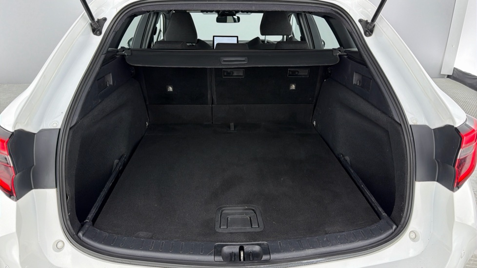Toyota Corolla 1.8 VVT-i Hybrid Icon 5dr CVT Hybrid Estate - Image 13