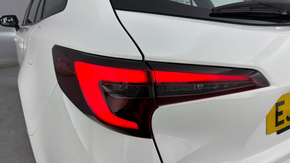 Toyota Corolla 1.8 VVT-i Hybrid Icon 5dr CVT Hybrid Estate - Image 21