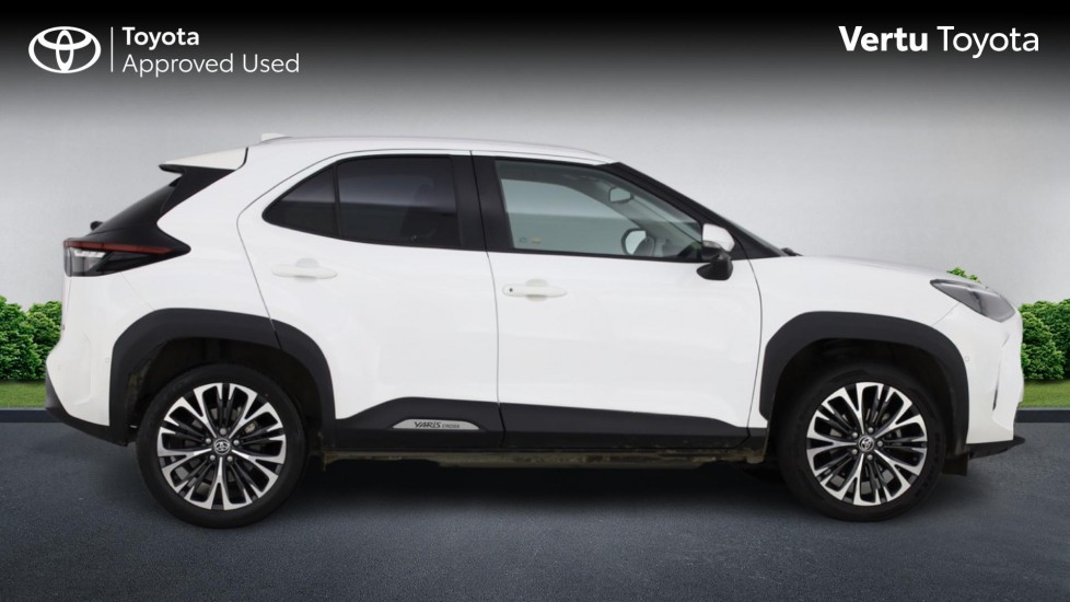 Toyota Yaris Cross 1.5 Hybrid Excel 5dr CVT Hybrid Estate - Image 23