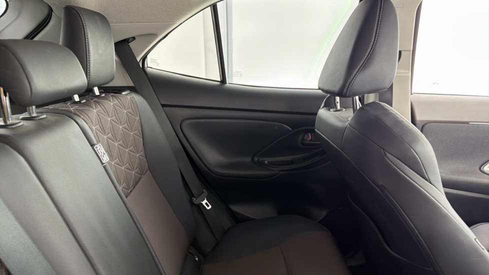 Toyota Yaris Cross 1.5 Hybrid Excel 5dr CVT Hybrid Estate - Image 8