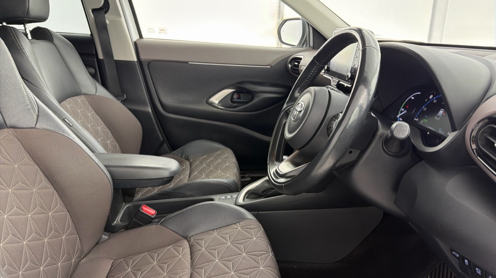 Toyota Yaris Cross 1.5 Hybrid Excel 5dr CVT Hybrid Estate - Image 12