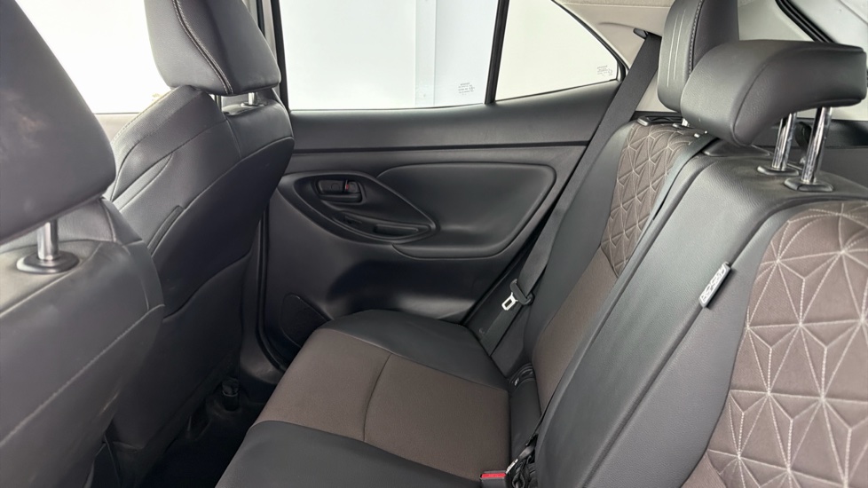 Toyota Yaris Cross 1.5 Hybrid Excel 5dr CVT Hybrid Estate - Image 15