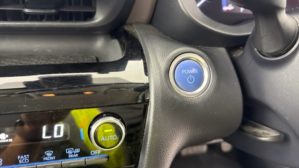 Toyota Yaris Cross 1.5 Hybrid Excel 5dr CVT Hybrid Estate - Image 16
