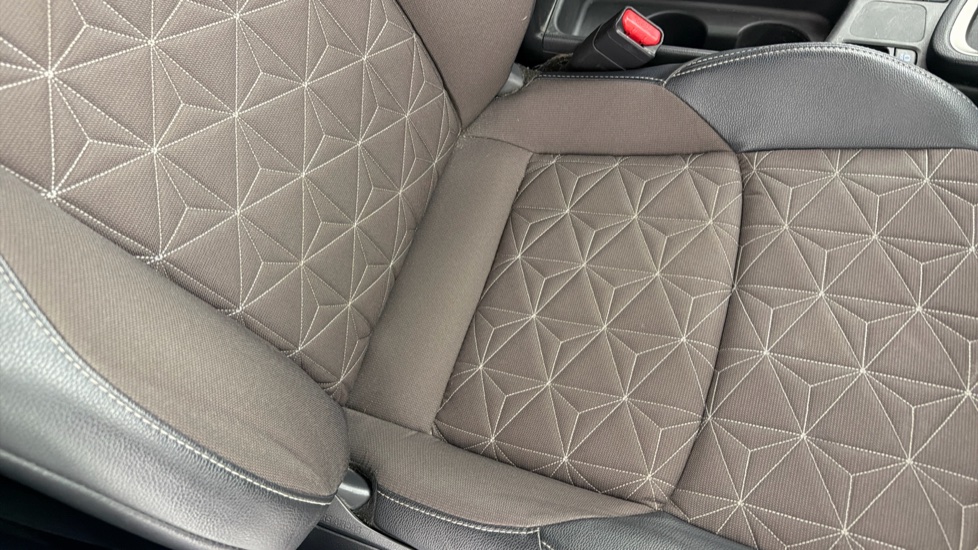 Toyota Yaris Cross 1.5 Hybrid Excel 5dr CVT Hybrid Estate - Image 17