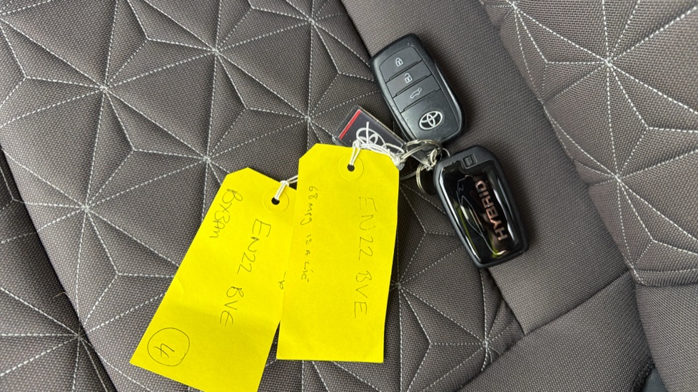 Toyota Yaris Cross 1.5 Hybrid Excel 5dr CVT Hybrid Estate - Image 28