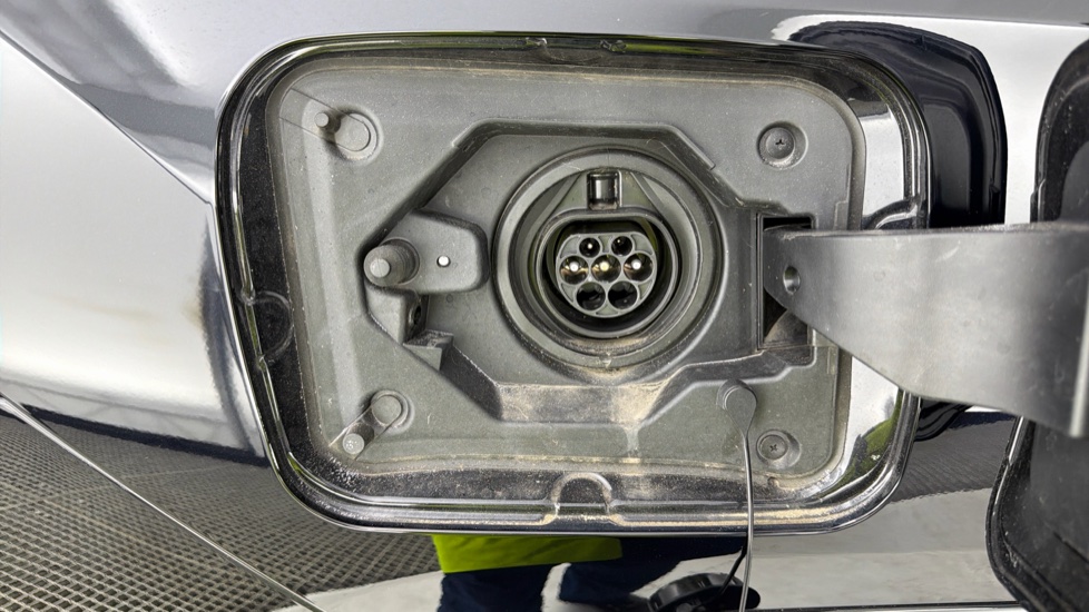 Toyota RAV4 2.5 PHEV Design 5dr CVT Estate - Image 23