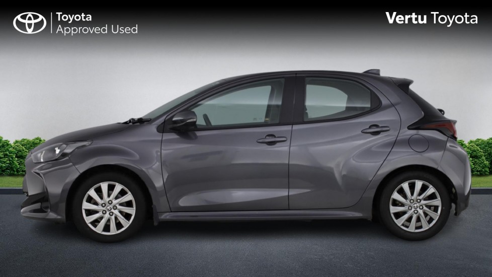 Toyota Yaris 1.5 Hybrid Icon 5dr CVT Hybrid Hatchback - Image 24