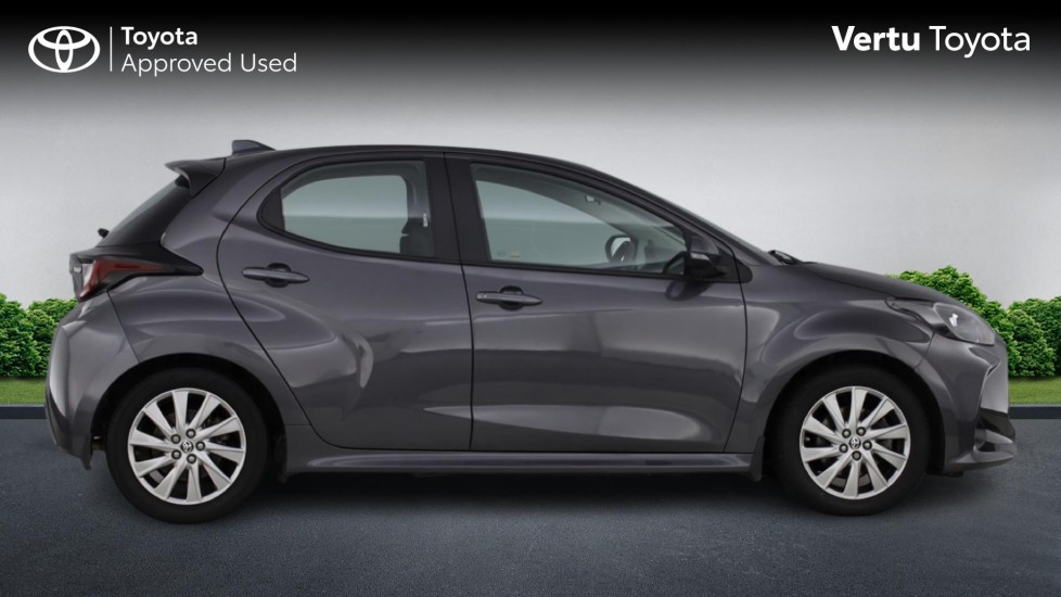 Toyota Yaris 1.5 Hybrid Icon 5dr CVT Hybrid Hatchback - Image 23