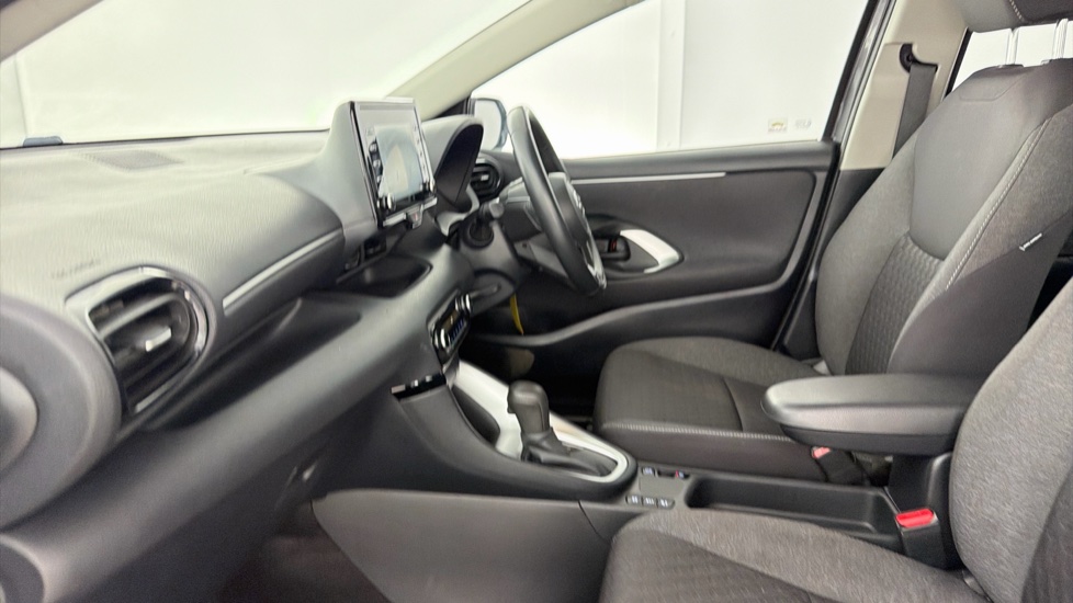 Toyota Yaris 1.5 Hybrid Icon 5dr CVT Hybrid Hatchback - Image 5