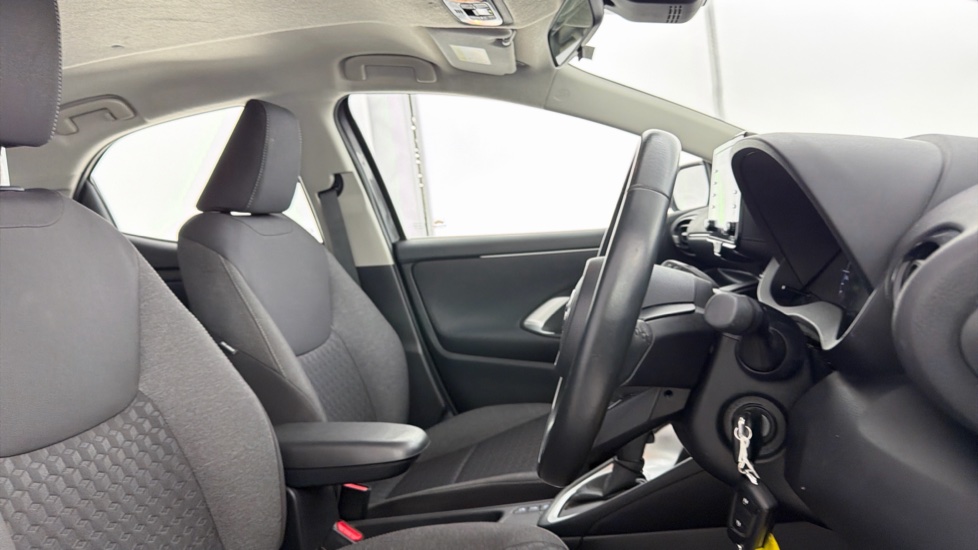 Toyota Yaris 1.5 Hybrid Icon 5dr CVT Hybrid Hatchback - Image 12