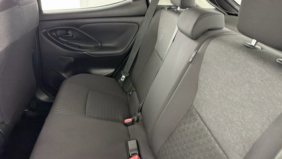 Toyota Yaris 1.5 Hybrid Icon 5dr CVT Hybrid Hatchback - Image 15