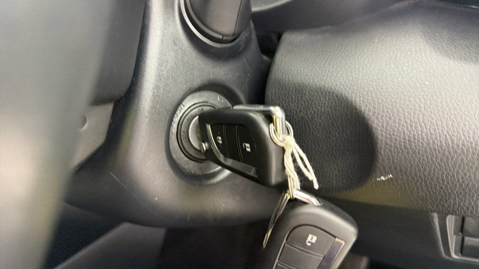 Toyota Yaris 1.5 Hybrid Icon 5dr CVT Hybrid Hatchback - Image 16