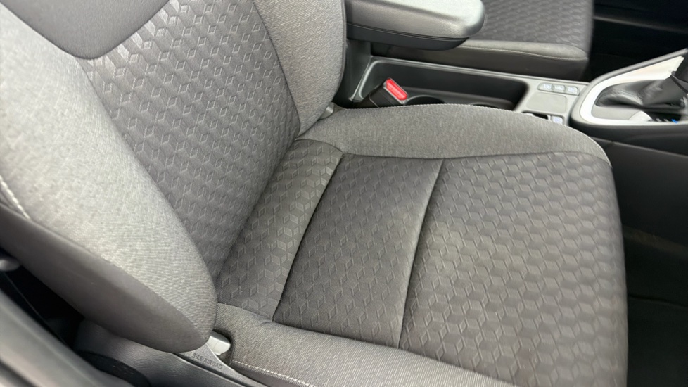 Toyota Yaris 1.5 Hybrid Icon 5dr CVT Hybrid Hatchback - Image 17