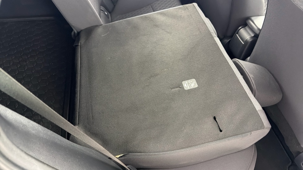 Toyota Yaris 1.5 Hybrid Icon 5dr CVT Hybrid Hatchback - Image 18