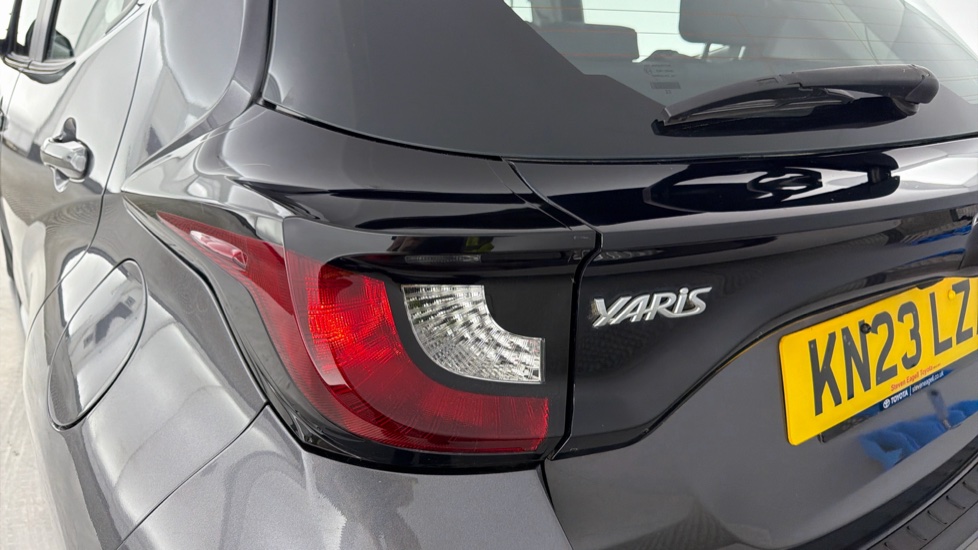 Toyota Yaris 1.5 Hybrid Icon 5dr CVT Hybrid Hatchback - Image 21