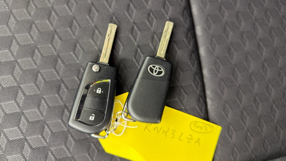 Toyota Yaris 1.5 Hybrid Icon 5dr CVT Hybrid Hatchback - Image 28