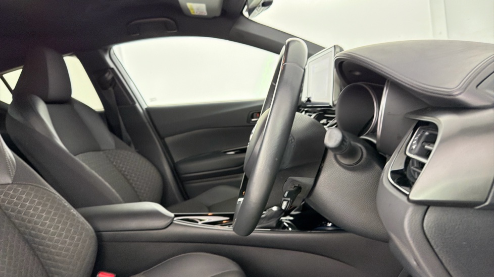Toyota C-HR 2.0 Hybrid Design 5dr CVT Hybrid Hatchback - Image 12