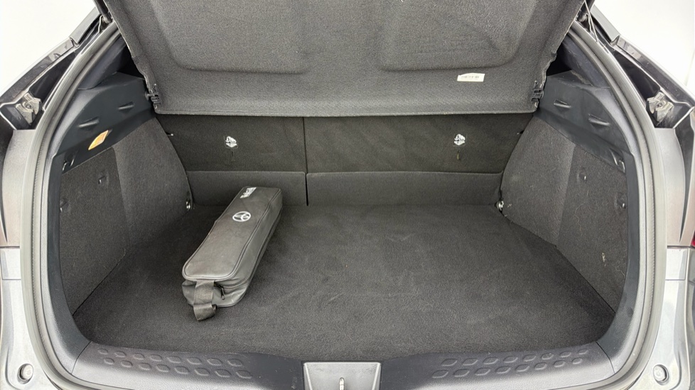 Toyota C-HR 2.0 Hybrid Design 5dr CVT Hybrid Hatchback - Image 13