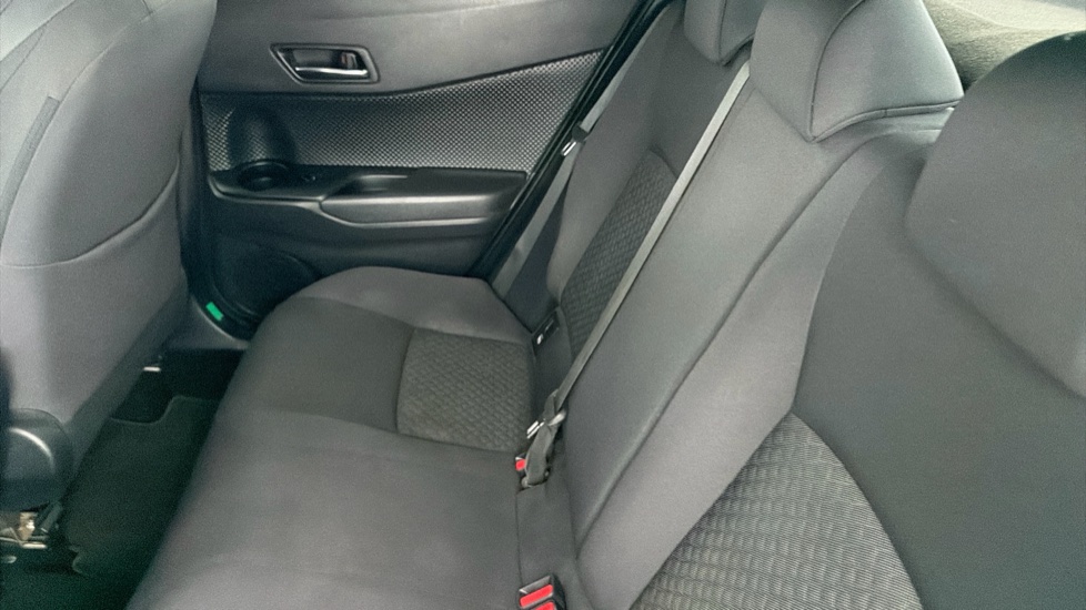 Toyota C-HR 2.0 Hybrid Design 5dr CVT Hybrid Hatchback - Image 15