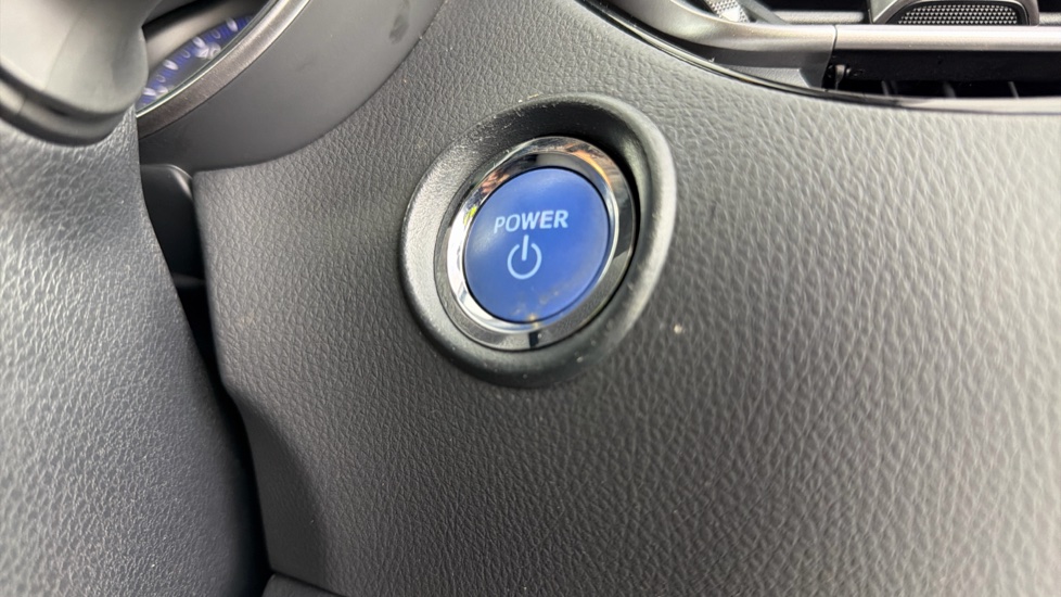 Toyota C-HR 2.0 Hybrid Design 5dr CVT Hybrid Hatchback - Image 16