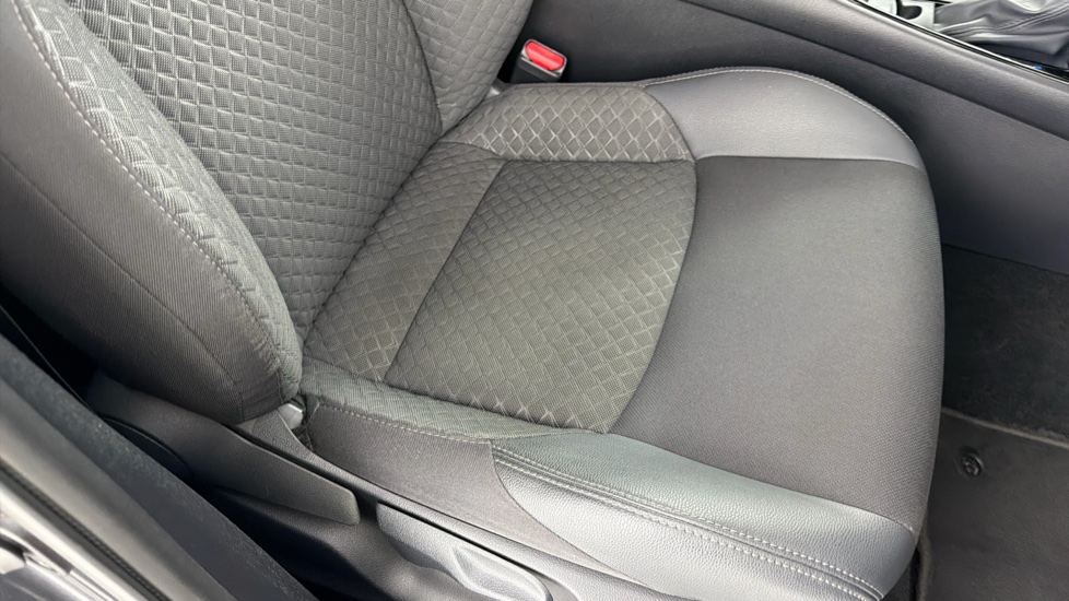 Toyota C-HR 2.0 Hybrid Design 5dr CVT Hybrid Hatchback - Image 17