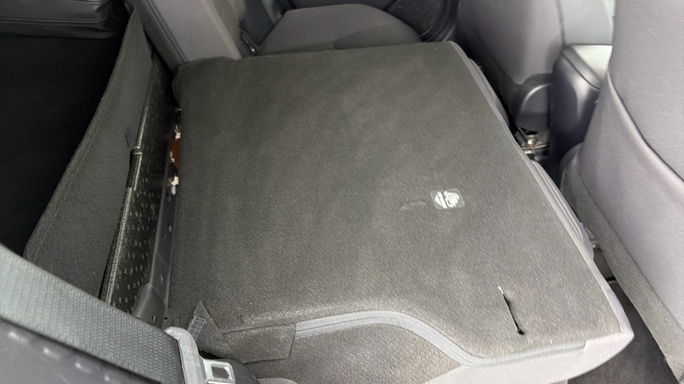 Toyota C-HR 2.0 Hybrid Design 5dr CVT Hybrid Hatchback - Image 18