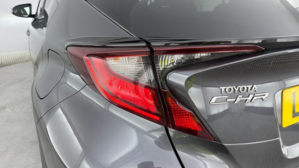 Toyota C-HR 2.0 Hybrid Design 5dr CVT Hybrid Hatchback - Image 21