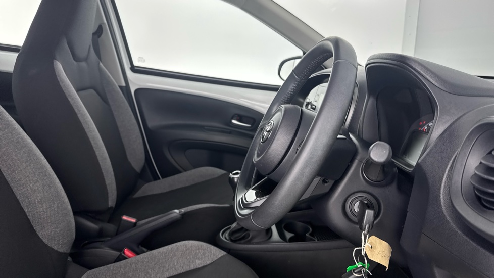 Toyota Aygo X 1.0 VVT-i Pure 5dr Petrol Hatchback - Image 12