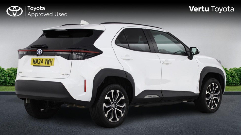 Toyota Yaris Cross 1.5 Hybrid Design 5dr CVT Hybrid Estate - Image 2